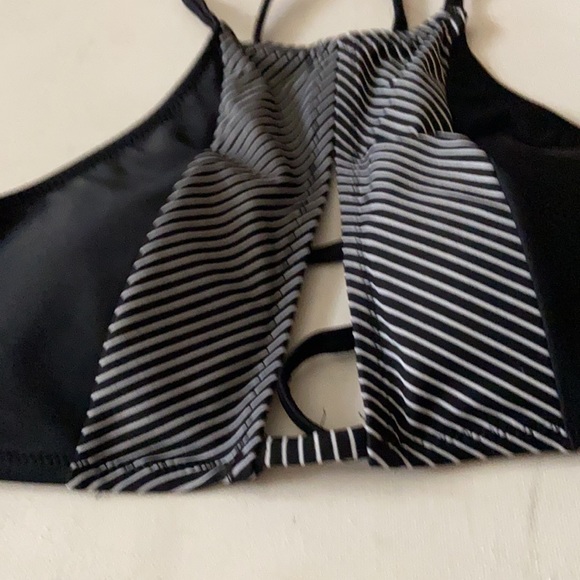 Black bikini top - Picture 2 of 5